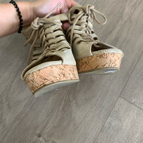 Late Preston Cream Nude Wedge Heel Shoes Sz 9. B1 - Picture 5 of 9